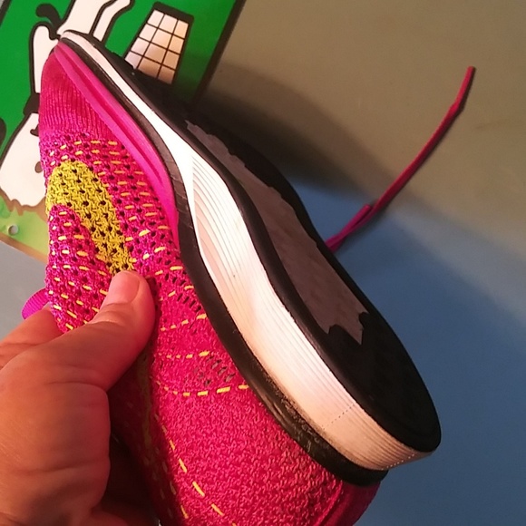 Nike FlyKnit Racers - Picture 5 of 6
